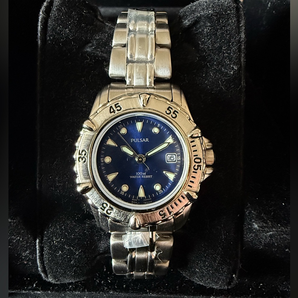 Pulsar women’s Dive Style Elegant Silver Watch new